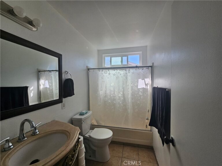 1386 E F, Ontario