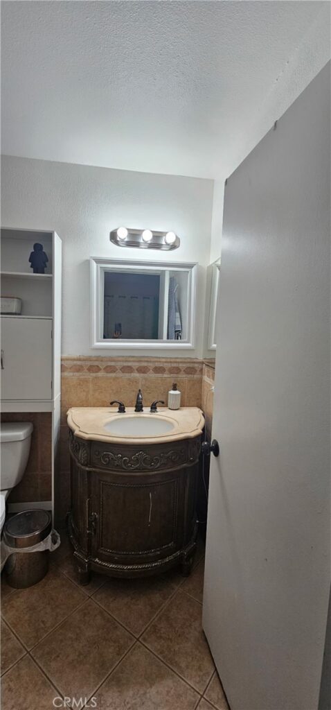 1386 E F, Ontario