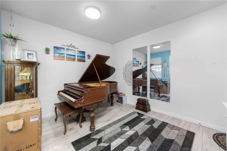144 Royal Way, Upland