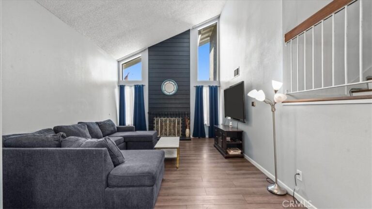 1445 E Bermuda Dunes, Ontario