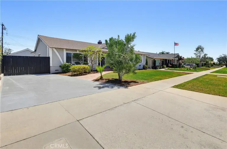 1532 E Old Badillo, Covina