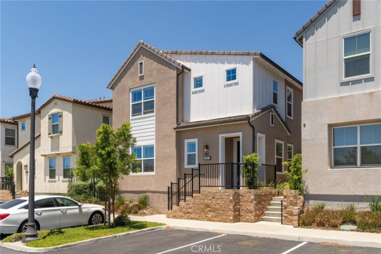 15982 Parkhouse #2, Fontana
