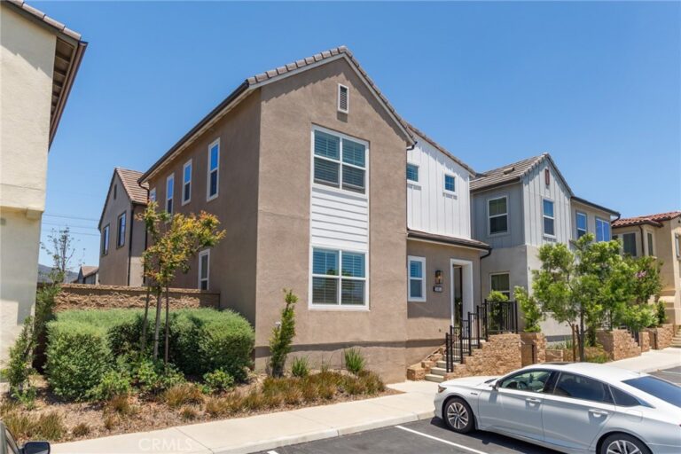 15982 Parkhouse #2, Fontana