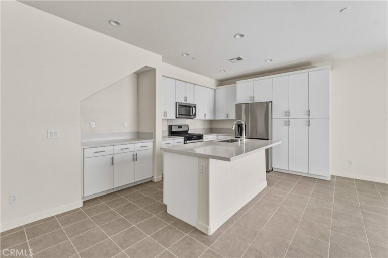 15982 Parkhouse #2, Fontana