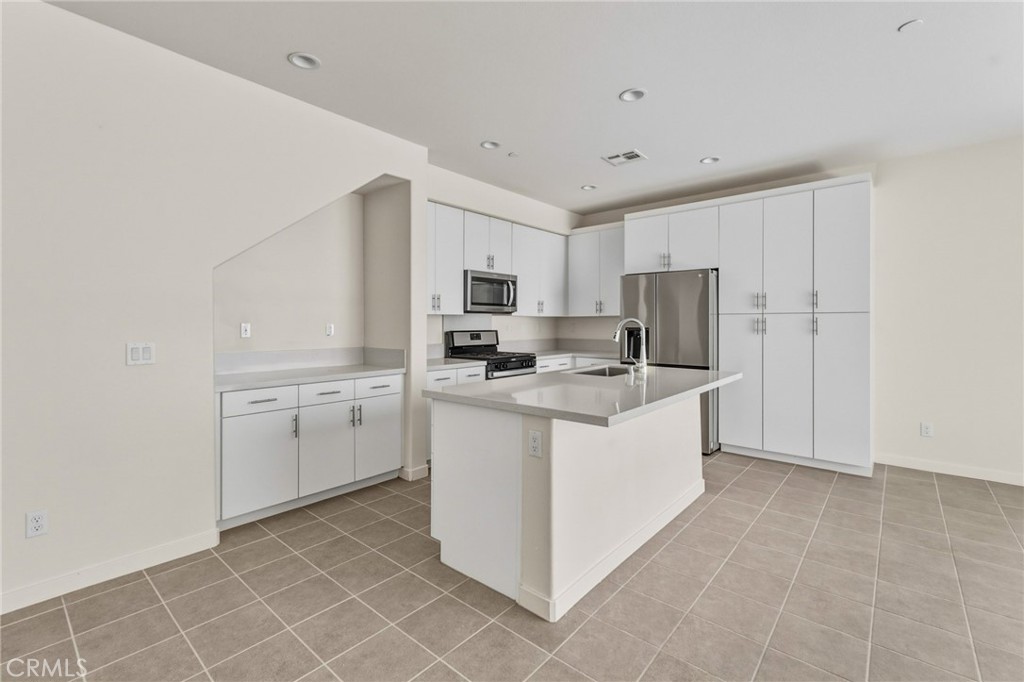 15982 Parkhouse #2, Fontana