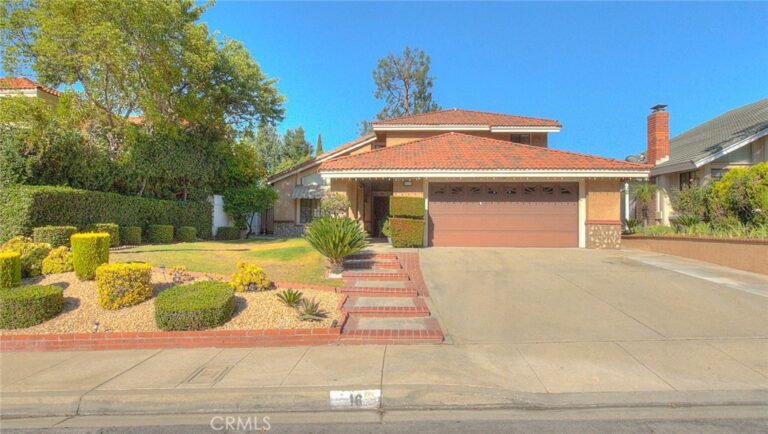 16 Sunset Ridge, Pomona