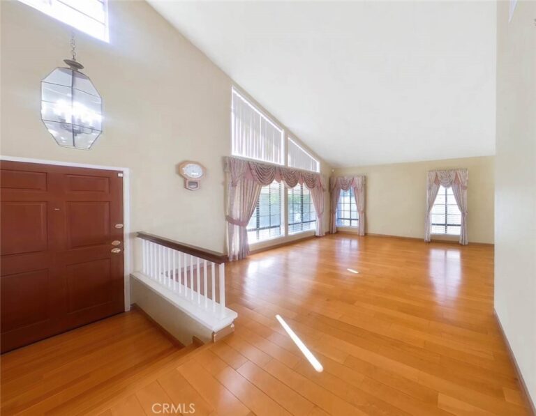 16 Sunset Ridge, Pomona