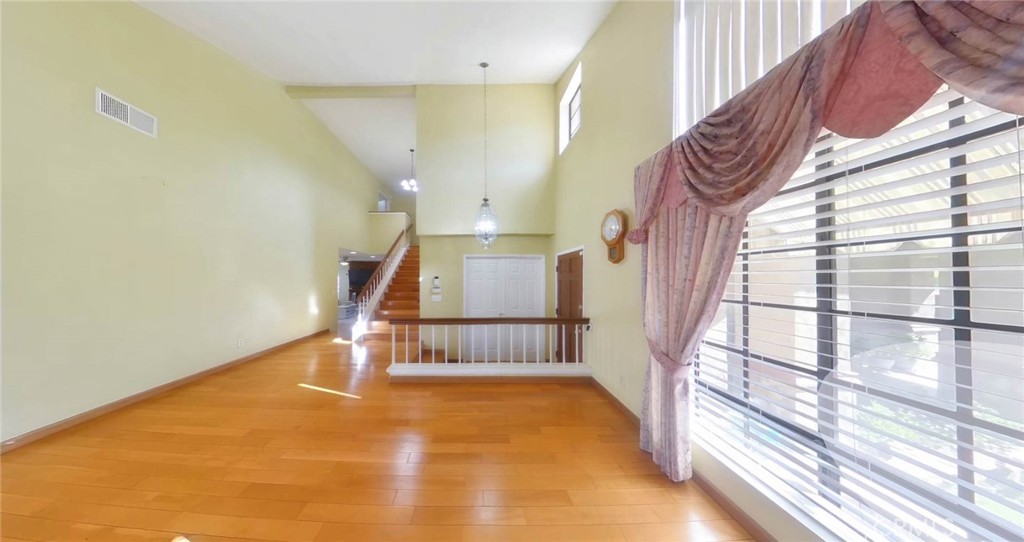16 Sunset Ridge, Pomona