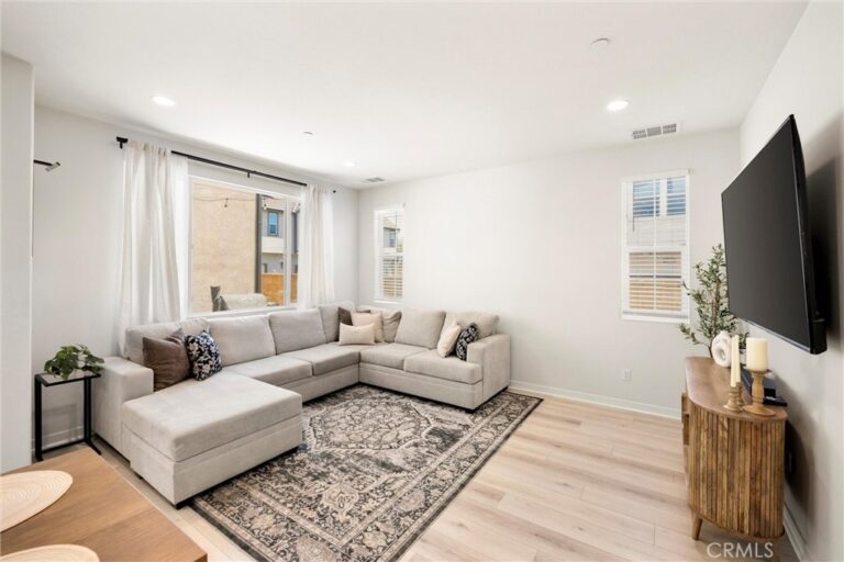 16064 Jamie Ln #7, Fontana