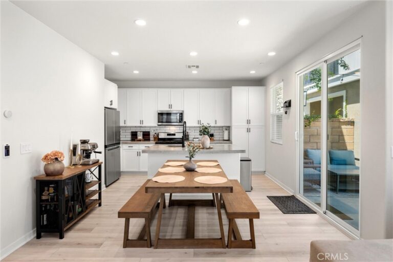 16064 Jamie Ln #7, Fontana