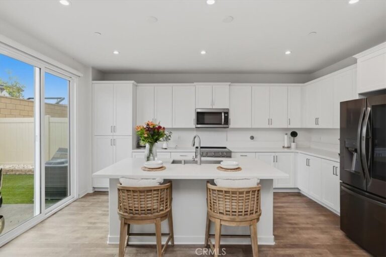 16080 Olivas Lane, Fontana