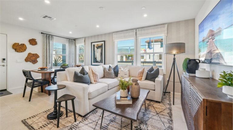 16113 Lumia Way, Fontana