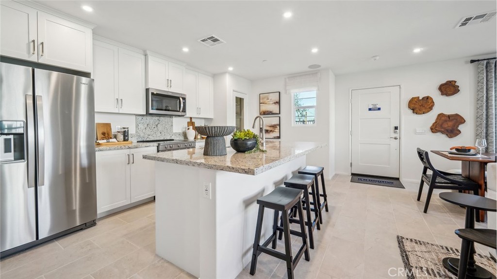 16113 Lumia Way, Fontana