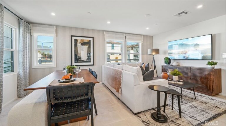 16113 Lumia Way, Fontana