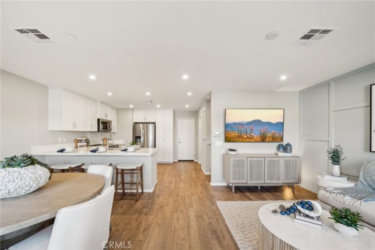 16115 Lumia Way, Fontana