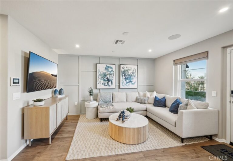 16115 Lumia Way, Fontana