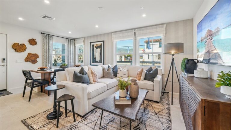 16141 Lumia Way, Fontana