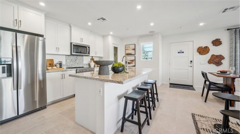 16141 Lumia Way, Fontana