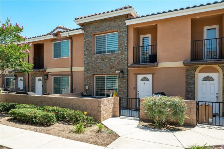 16408 Valencia #315, Fontana