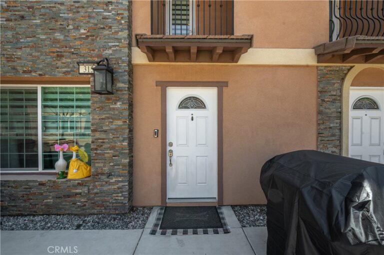 16408 Valencia #315, Fontana