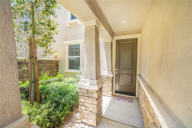 16737 Petrus, Fontana