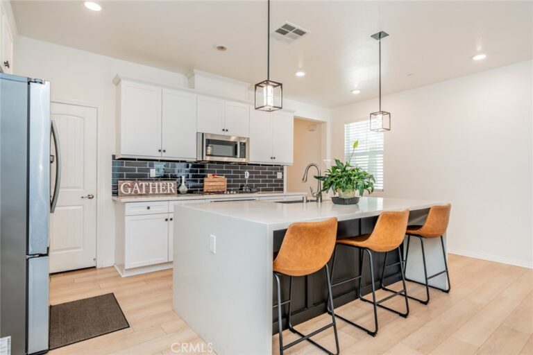 16737 Petrus, Fontana