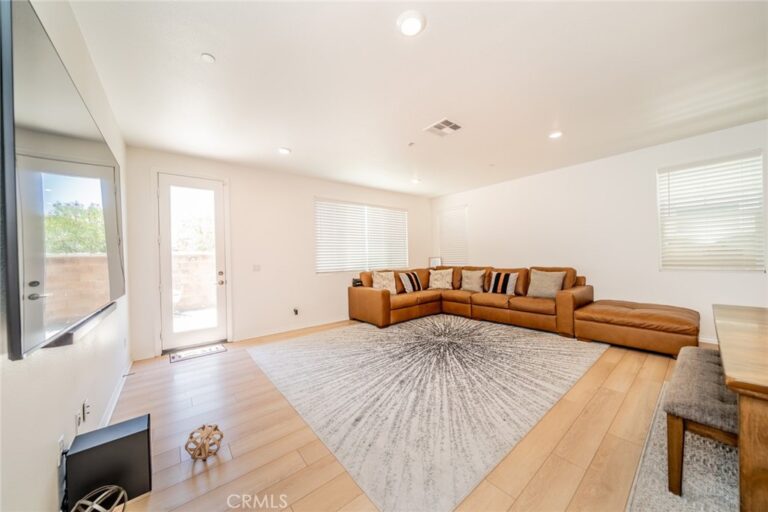 16737 Petrus, Fontana