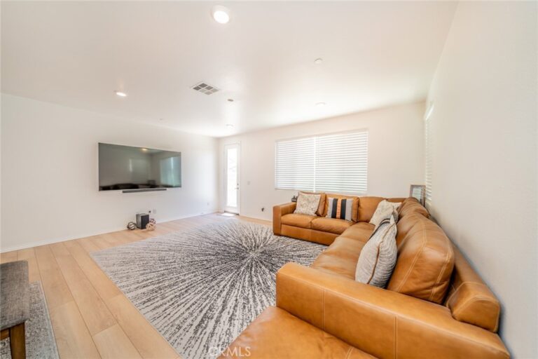 16737 Petrus, Fontana
