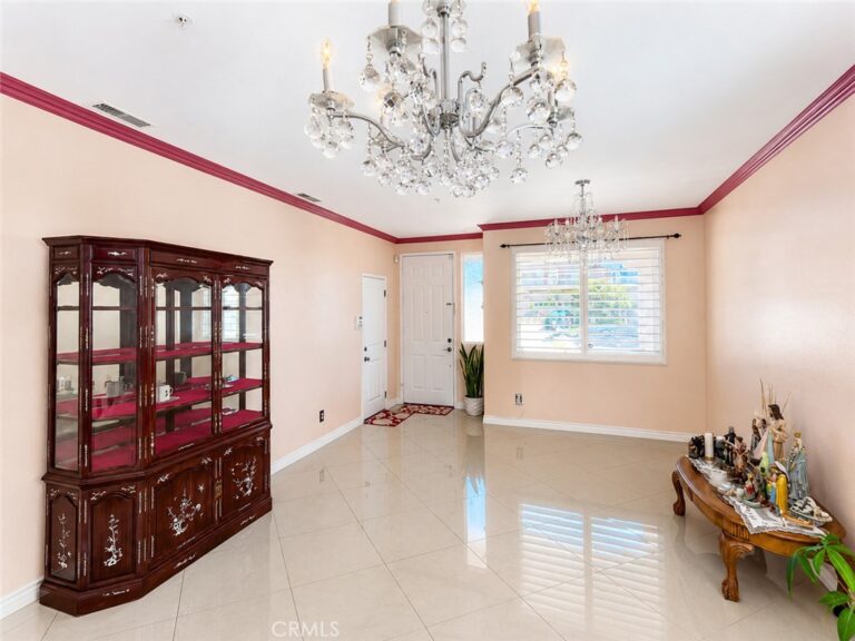 16872 Hazeltine Court, Fontana