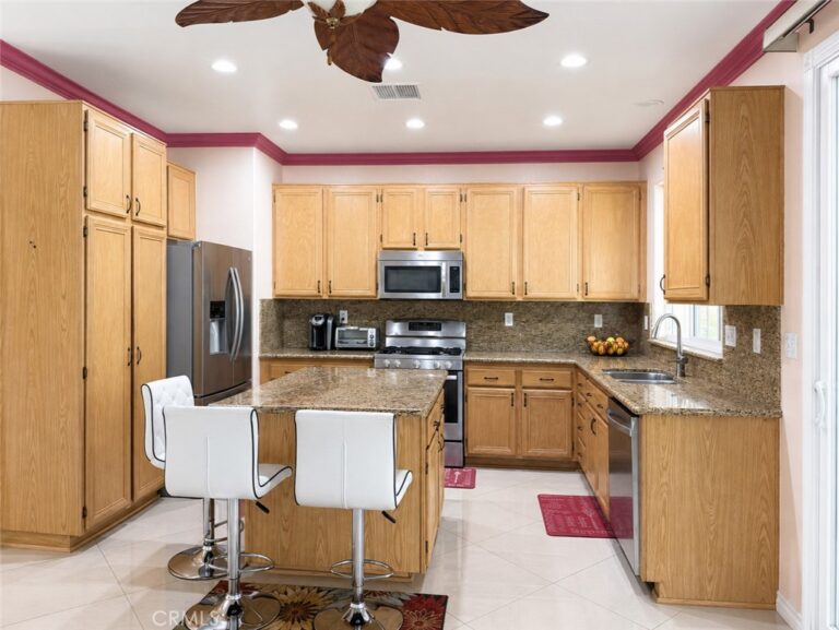 16872 Hazeltine Court, Fontana