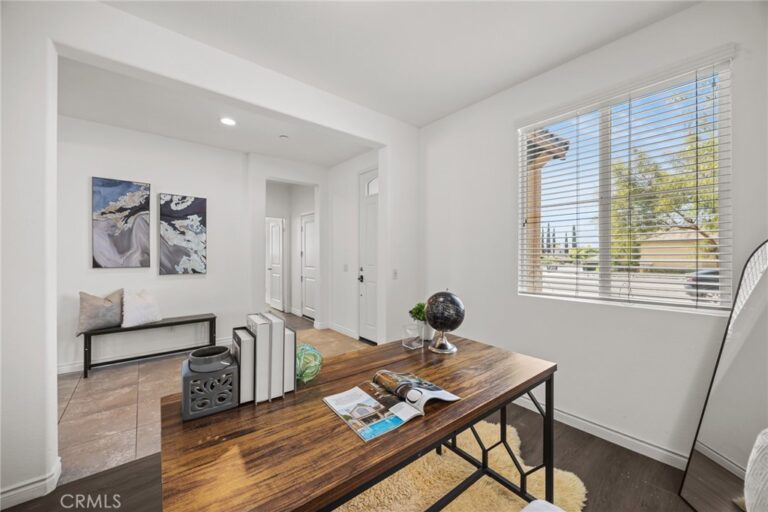 17044 Cerritos, Fontana