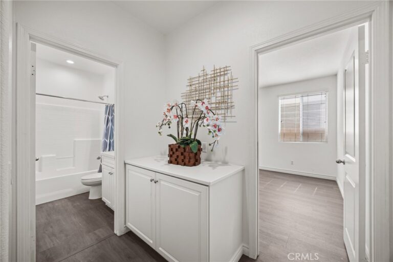 17044 Cerritos, Fontana