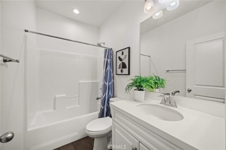 17044 Cerritos, Fontana