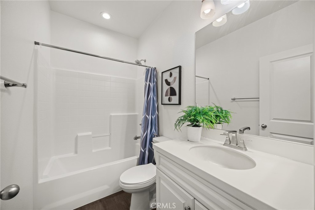 17044 Cerritos, Fontana