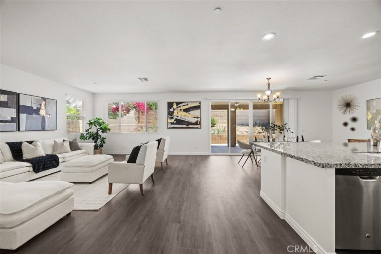 17044 Cerritos, Fontana
