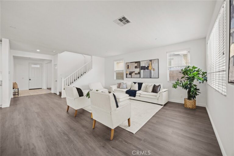 17044 Cerritos, Fontana