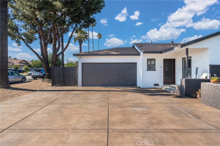 17912 Merrill, Fontana