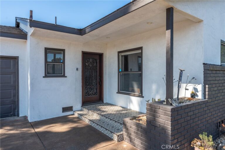 17912 Merrill, Fontana