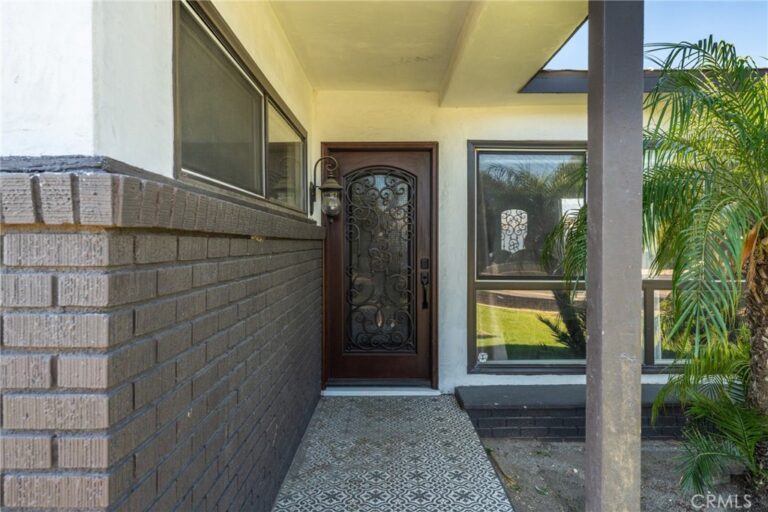 17912 Merrill, Fontana