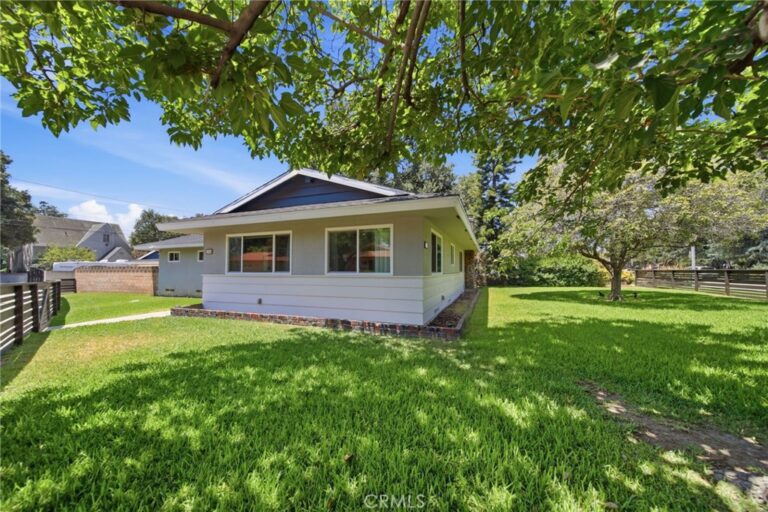 194 Monroe Avenue, Pomona