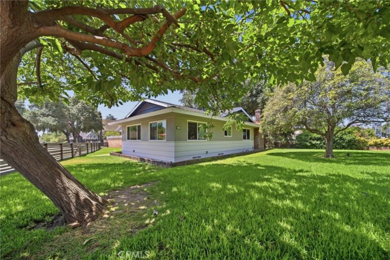 194 Monroe Avenue, Pomona