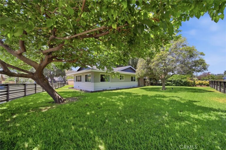 194 Monroe Avenue, Pomona