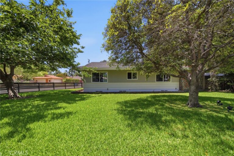 194 Monroe Avenue, Pomona
