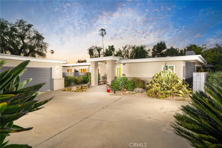 2129 N San Marcos Place, Claremont