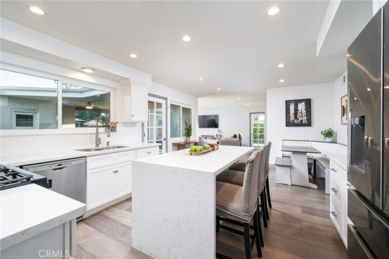 2129 N San Marcos Place, Claremont