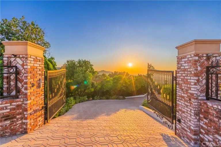 2333 N Coronet Court, Covina