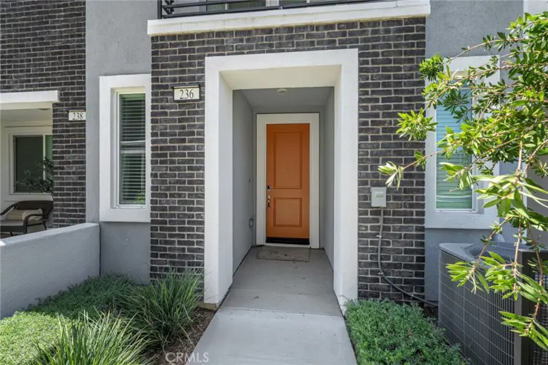236 lockhart Way, West Covina