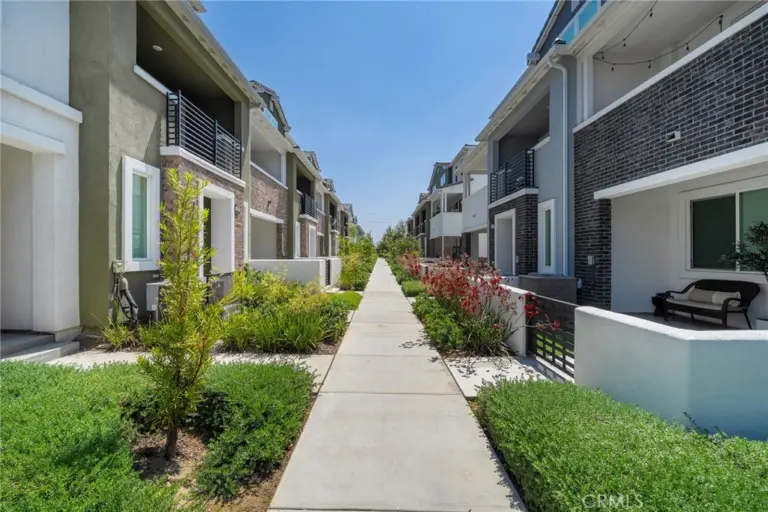 236 lockhart Way, West Covina