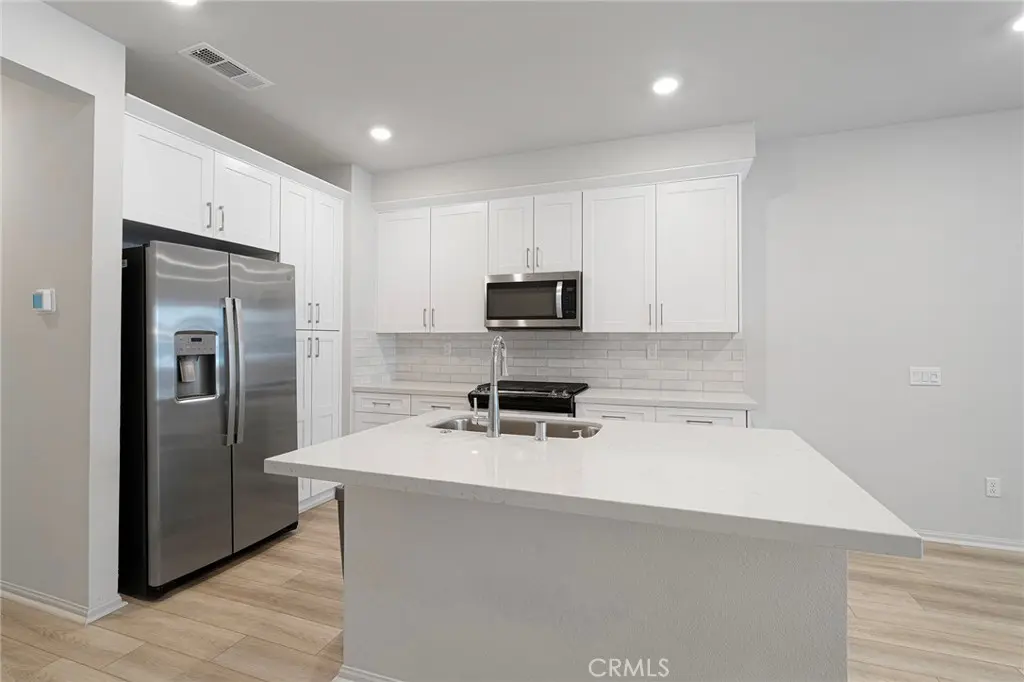 236 lockhart Way, West Covina