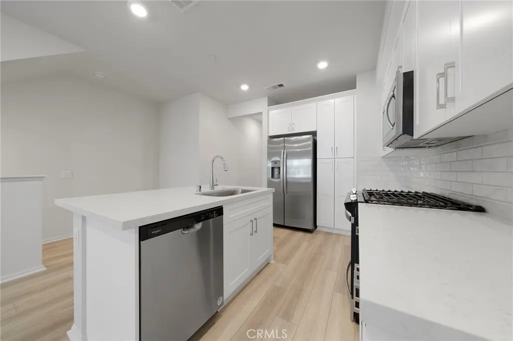 236 lockhart Way, West Covina